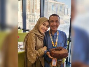 Berita artis: Ayu Ting Ting berhasil wujudkan keinginan sang ayah untuk rayakan ulang tahun di tanah suci, begini ucapan harunya.