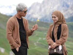 Berita artis: Baru jadi orang tua, Rizky Billar tuliskan pesan berisi harapan agar dirinya dan istri bisa mendidik anak dengan baik.