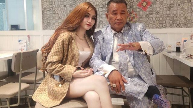 Berita artis: Biya Pink, resmi jadi aspri yang ke-48 Hotman Paris, parasnya disebut mirip seperti barbie yang putih dan juga mulus.