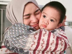 Berita artis: Citra Kirana ungkap kerinduan pada putra tampannya setelah kurang lebih 4 hari lamanya terpisah oleh jarak.
