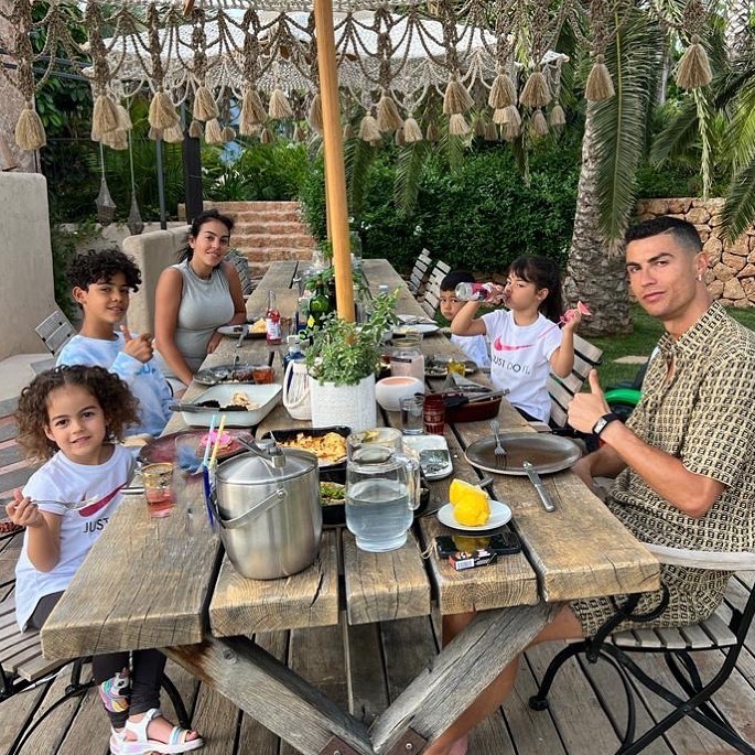 Cristiano Ronaldo sudah menyiapkan rumah masa pensiun. Rumah itu terletak di komplek mewah Quinta da Marinha di Kota Riviera, Portugal.