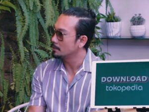 Berita artis: Denny Sumargo ungkap kesedihan karena kini banyak bintang tamu yang takut hadir ke acara podcastnya yang disebut kutukan.