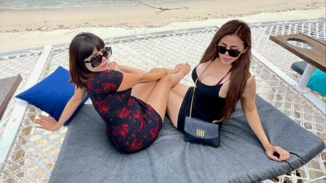 Berita artis: Usai putus dari Ridho Ilahi, Dinar Candy dan Safa Marwah unggah sebuah pose seksi di pantai.