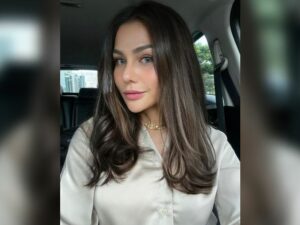 Berita artis: Dj Katty Butterfly makin cantik karena hidungnya terlihat makin mancung usai pulang kampong jadi sorotan netizen.
