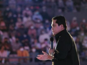Berita artis: Jadi atasan favorit netizen, Erick Thohir prank seorang staff bernama Nadia hingga menangis saat berulang tahun.