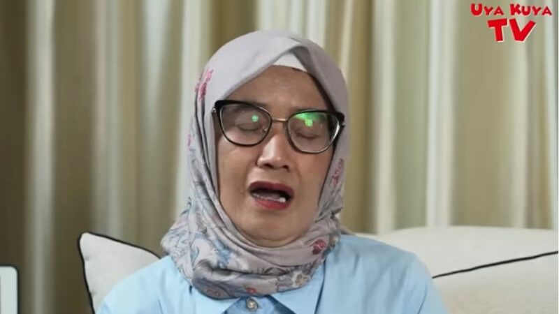 Mama Erni, Ibunda Marisa Icha berurai air mata bantah semua tudingan Irene terhadap sang adik. Iungkap jika putrinya terlihat berbeda.