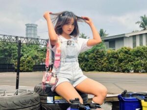 Banyak dari netizen merasa gemas sekaligus heran melihat konsep dari sebuah foto yang diunggah oleh Fuji diakun Instagramnya.