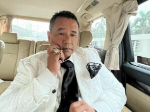 Cekricek.id - Pengacara kondang yang begitu sukses, Hotman Paris ternyata pernah memiliki niatan bunuh diri dengan minum racun serangga