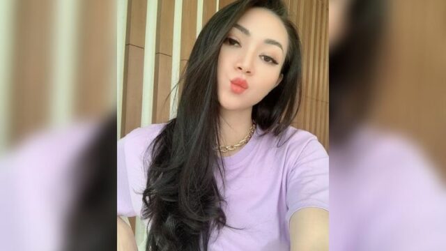 Berita artis: Cantiknya asspri ke-3 Hotman Paris dianggap mampu kalahkan semua pesona deretan aspri sang pengacara.