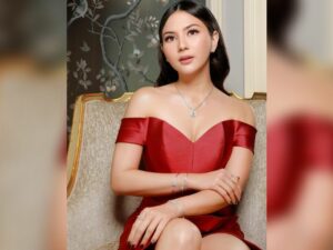 Jessica Mila tampak begitu cantik saaat mengenakan gaun dengan belahan dada rendah, mampu membuat banayak netizen menjerit.