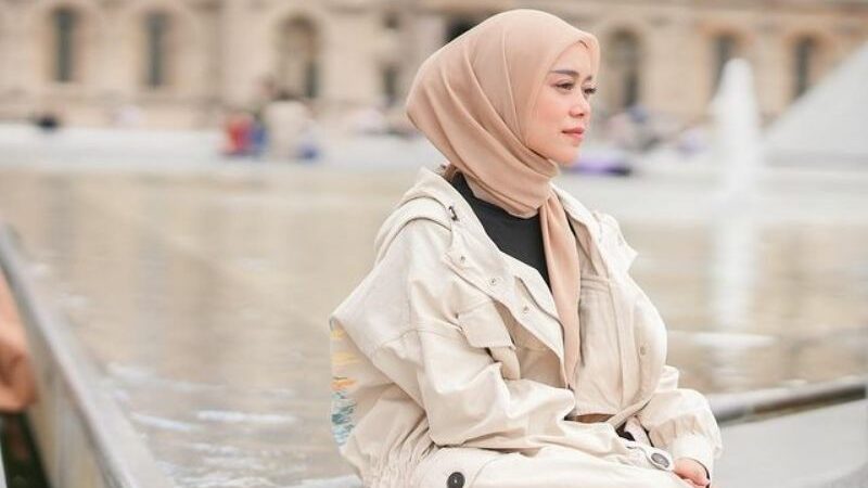 Berita artis: Penampilan Lesti Kejora saat candid hasil foto dari suaminya dinilai netizen tiada banding, walau hanya tampak samping.