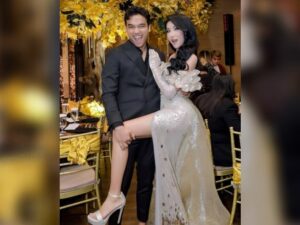 Berita artis: Saaat perayaan ulang tahunnya, Lucinta Luna berpose mesra dengan Fadly Faisal dengan jarak wajah yang begitu dekat.