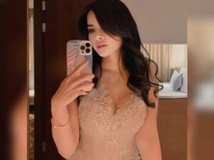 Berita artis: Kenakan sebuah kebaya modern, kecantikan Maria Vania dianggap netizen sebagai suatu keindahan yang patut dinikmati.
