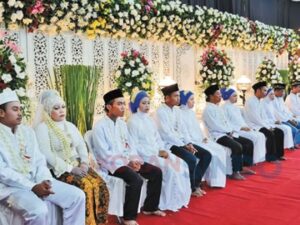 Berita terbaru: Kisah pernikahan para santri yang dinikahkan oleh pengasuh pesantrennya tanpa melihat seperti apa orang yang dinikahkan dengannya.