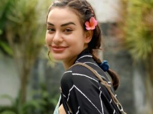 Bikin banyak mata tak berkedip saat melihatnya, banyak netizen yang memuji penampilan Nora Alexandra berbikini dinilai sempurna.