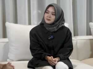 Berita artis: Cerita Putri Delina yang merasa kesepian semenjak memutuskan untuk tinggal sendiri walau banyak orang disekitarnya.