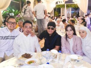Shandy Purnamasari adakan acara syukuran sebelum berangkat ke tanah suci guna menjalankan ibadah haji untuk pertama kalinya.