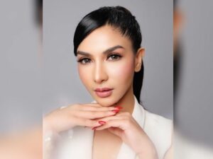 Siva Aprilia jalani pemotretan dengan mengenakan sebuah gaun kekurangan bahan, membuat banyak netizen merasa adem melihatnya.