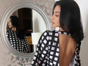Berita artis: Siva Aprilia kembali kenakan pakaian dengan punggung terbuka buat banyak netizen merasa tergoda olehnya.
