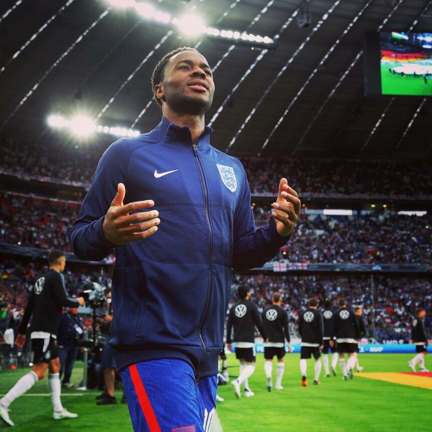 Raheem Sterling pernah hampir bergabung dengan Chelsea saat kecil. Namun ia dilarang sang mama karena di London banyak gangster.