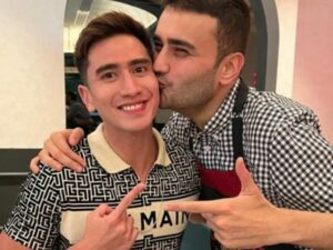 Berita artis: Verrel Bramasta dicium oleh dua pria berbeda buat banyak netizen syok, tak percaya dengan apa yang mereka lihat.