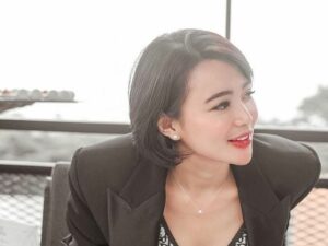 Banyak dari netizen yang begitu memuji jika melihat penampilan langsung dari penyanyi dangut Wika Salim terlihat lebih cantik saat aslinya.