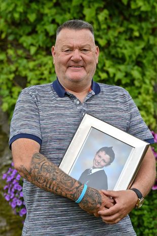 Mark King kehilangan putranya karena serangan jantung pada tahun 2011 lalu di sekolah. Sejak itu ia  secara pribadi mengirimkan 6.000 defibrillator ke sekolah-sekolah di Merseyside.
