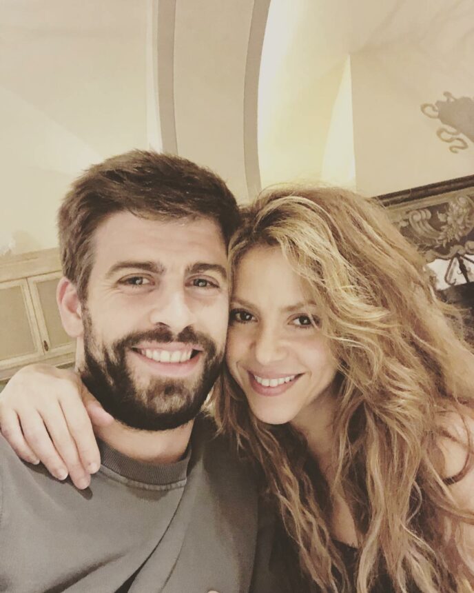 Gerard Pique memang sudah berpisah dengan Shakira, tapi sepertinya masih rindu. Pique Kedapatan Dengar Lagu Shakira Sambil Nyetir.