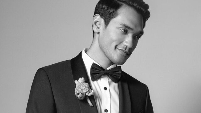 Afgan belum lama ini mengunggah foto baru di laman instagram pribadinya dengan menganakan kemeja putih dan setelan jas seperti akan menikah.