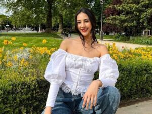 Anya Geraldine ternyata tidak suka sama pria yang terlalu tajir atau pun terlalu ganteng karena menurutnya itu akan menjadi sebuah ketakutan baginya.