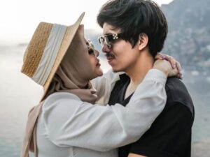 Kado Ulang Tahun Aurel dari sang Atta Halilintar terbilang cukup kocak, pasalnya ucapan ulang tahun Aurel kali ini dimeriahkan oleh orang Afrika.