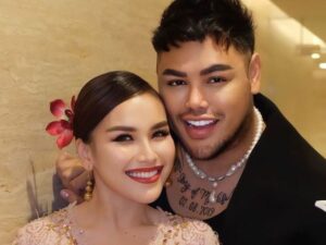 Ayu Ting Ting memposting potret dengan Ivan Gunawan ketika menghadiri Rising Star Indonesia Dangdut, netizen pun sebut jika mereka merupakan Couple Goals.