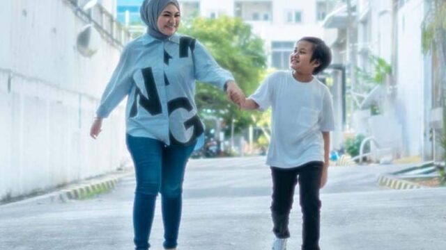 Beredar kembali video kedekatan Nathalie Holscher dengan anak-anak Sule yang disayangkan netizen jika keduanya memang benar akan berpisah.