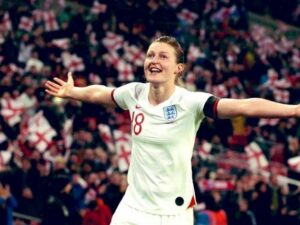 Rekor Wayne Rooney mencetak 53 gol untuk Timnas Inggris dalam 120 penampilan dipecahkan oleh pesepak bola wanita Ellen White.