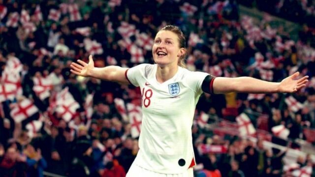 Rekor Wayne Rooney mencetak 53 gol untuk Timnas Inggris dalam 120 penampilan dipecahkan oleh pesepak bola wanita Ellen White.