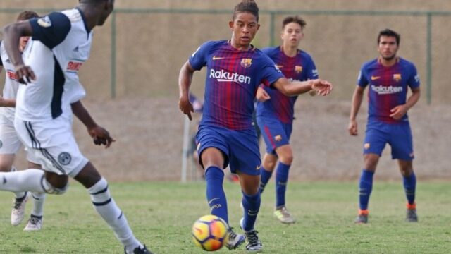 Mantan pemain akademi Barcelona, Carter Payne, meninggal dunia akibat kejadian tabrak lari. Payne merupakan pemain klub AS Tormenta FC.