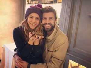 Gerard Pique memang sudah berpisah dengan Shakira, tapi sepertinya masih rindu. Pique Kedapatan Dengar Lagu Shakira Sambil Nyetir.