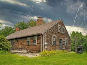 Rumah berhantu di Amerika Serikat yang menginspirasi film The Conjuring dijual seharga $1,2 juta atau sekitar Rp 17 miliar.