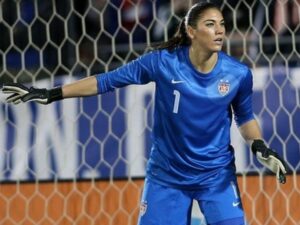 Legenda sepak bola wanita Amerika Serikat, Hope Amelia Solo, harus berurusan dengan kepolisian lalu lintas akibat dirinya mabuk saat mengemudi.