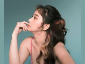 Denise Chariesta terlihat semakin cantik karena kulit bersinar dan glowing yang dimilikinya buat banyak netizen terpana.