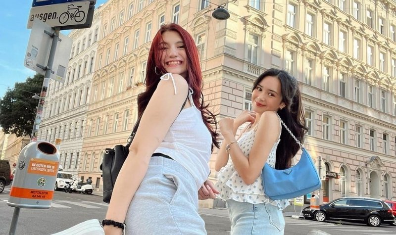 Usai menyelesaikan pendidikan di Jakarta, Beby Tsabina langsung meluncur ke Vienna  bersama sahabat tercintanya.