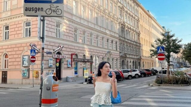 Usai menyelesaikan pendidikan di Jakarta, Beby Tsabina langsung meluncur ke Vienna bersama sahabat tercintanya