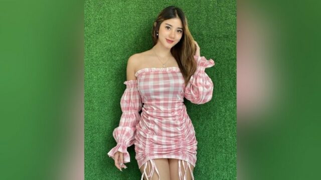 Ghea Youbi Pamer keseksian di Instagram miliknya. Seketika akunnya dibanjiri komentar pujian dari para fans yang kebanyakan adalah kaum lelaki.