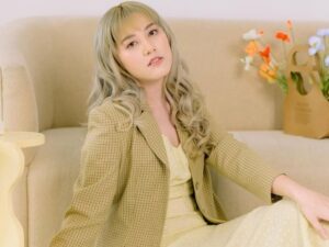 Gala Gea yang merupakan juara dua Indonesian Next Top Model cycle 1 menceritakan sisi gelap dunia modeling yang terlihat enak dari luar.