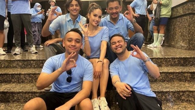 Cinta Laura mengajak masyarakat Jakarta untuk lebih peduli lingkungan. Ia langsung turun ke jalan dalam menjalankan aksinya tersebut