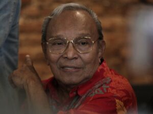 Penyanyi senior dan legendaris Indonesia Bob Tutupoly dikabakan meninggal dunia, Selasa (5/7/2022). Ia meninggal dalam usia 82 tahun