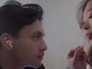 Livy Renata dan aktor tampan Jefri Nichol belum lama ini hebohkan warganet dengan unggahan di akun Tiktok pribadinya, Jumat (29/7/2022).