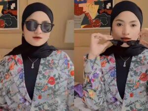 Seorang wanita viral di Tiktok wajahnya disebut mirip dengan artis Nathalie Holscher, Selasa (12/7/2022).
