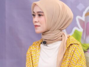 Lesty Kejora dengan polosnya mengatakan hampir setiap hari memakai baju haram di depan suami agar suaminya selalu senang melihatnya, Jumat (22/7/2022).