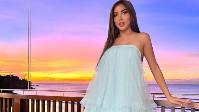 Millen Cyrus belum lama ini mengunggaj potret cantiknya yang mengenakan gaun berwarna biru dengan model seperti kain sarung